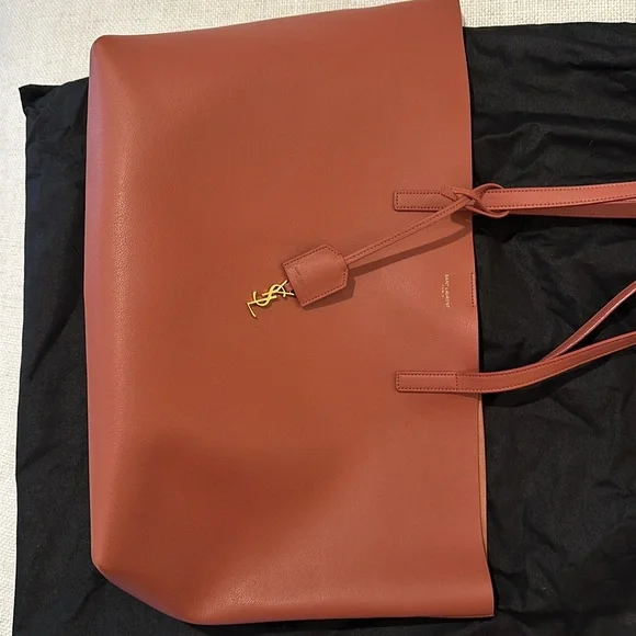 Saint Laurent East/West Shopping Tote - Picture 2 of 10